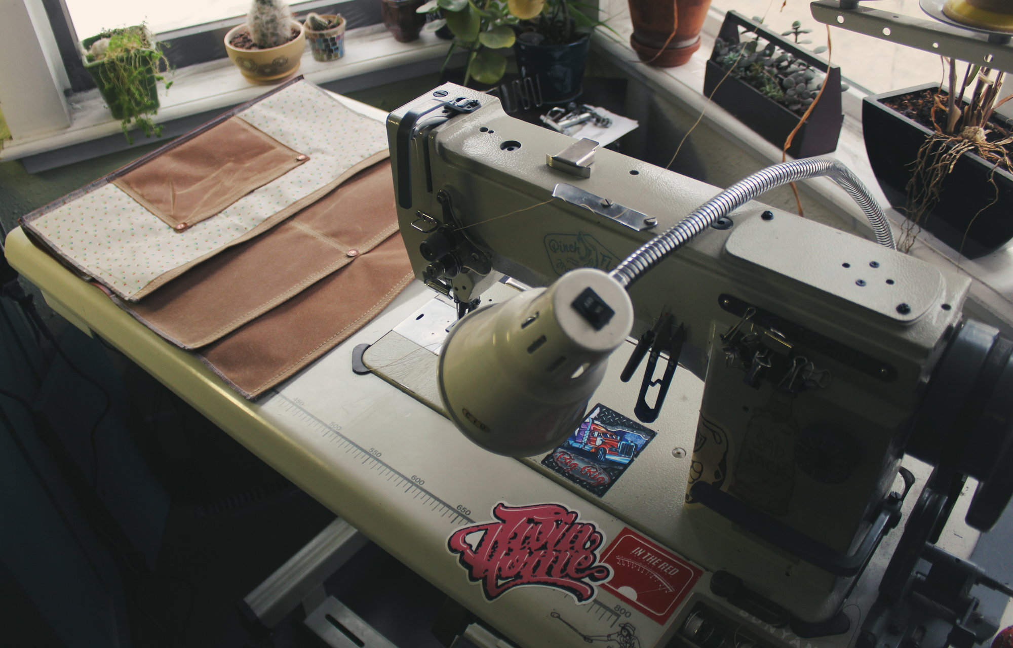 Canvas industrial sewing machine