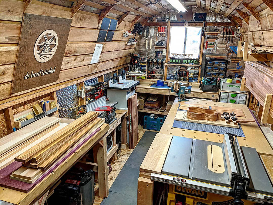 Daryl's de Houtwinkel small, converted shed woodworking shop space in Montana