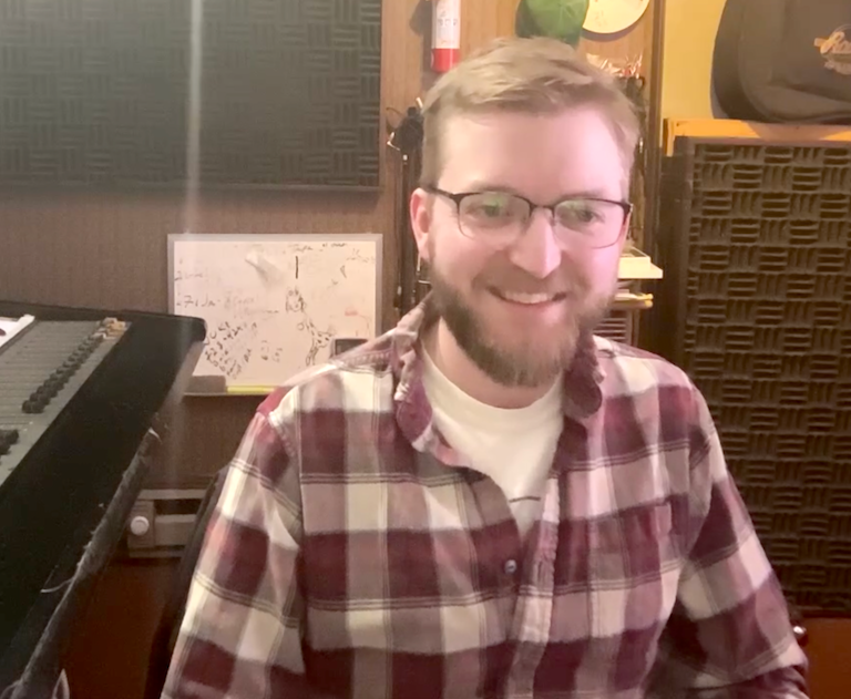 Scott Mathson THE MUSIC MAKERS Makerviews podcast host in the studio